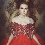 Alice in wonderland “Red Queen” gown: an all-red gown (scaled)